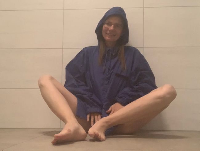 KarinaHH's Porno Video: fi** und pi** mit neuer Jacke