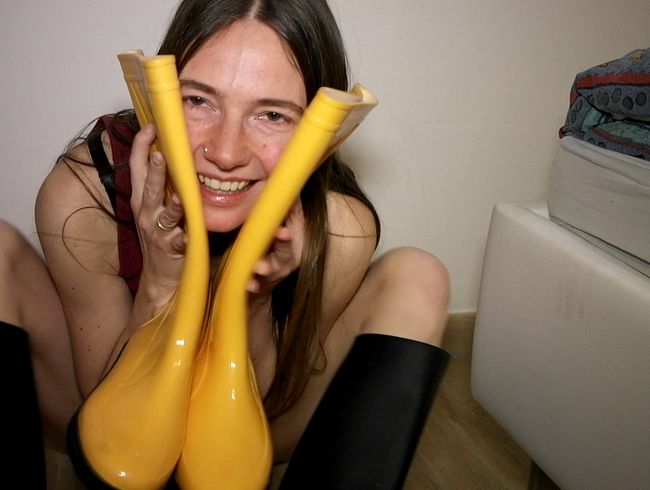 KarinaHH Porno Video: Gummistiefelfi** (Userwunsch)