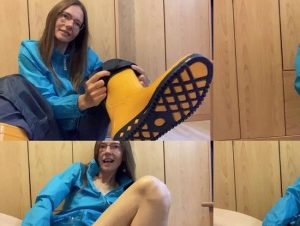 KarinaHH Porno Video: In Regensachen gespielt (Wunschvideo)