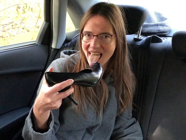 KarinaHH Porno Video: Pumps für fi**- und pi**spiele (Userwunsch)